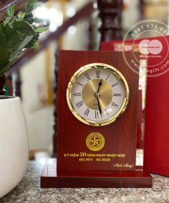 Đồng hồ để bàn mẫu 08